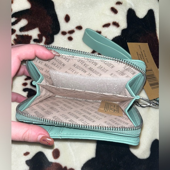 ✨BRAND NEW WITH TAGS STEVE MADDEN MINT/SAGE GREEN WALLET✨ - Picture 4 of 4